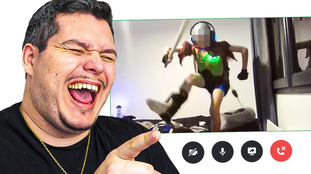QUAND LA CAMÉRA S'ALLUME JE DOIS PAS RIRE...😭- (Reveal game)