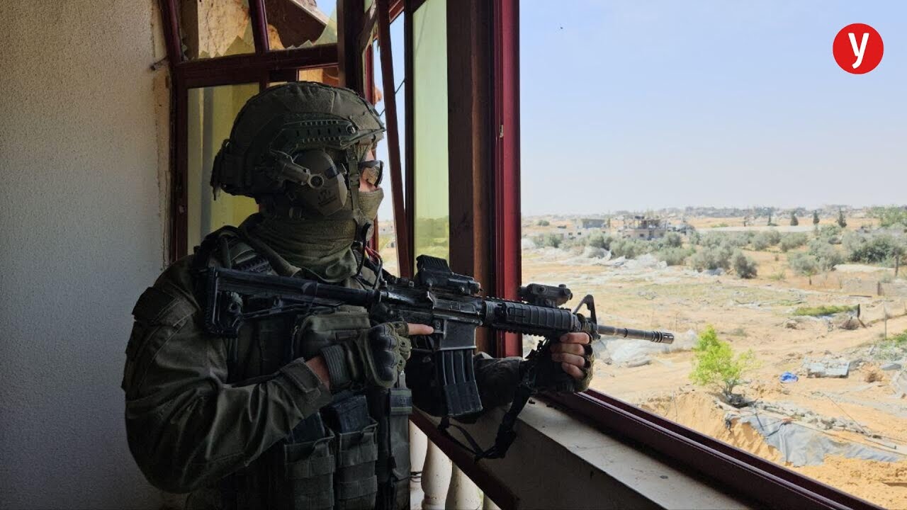 בין רפיח ההרוסה, למבצר חמאס שטרם טופל: 