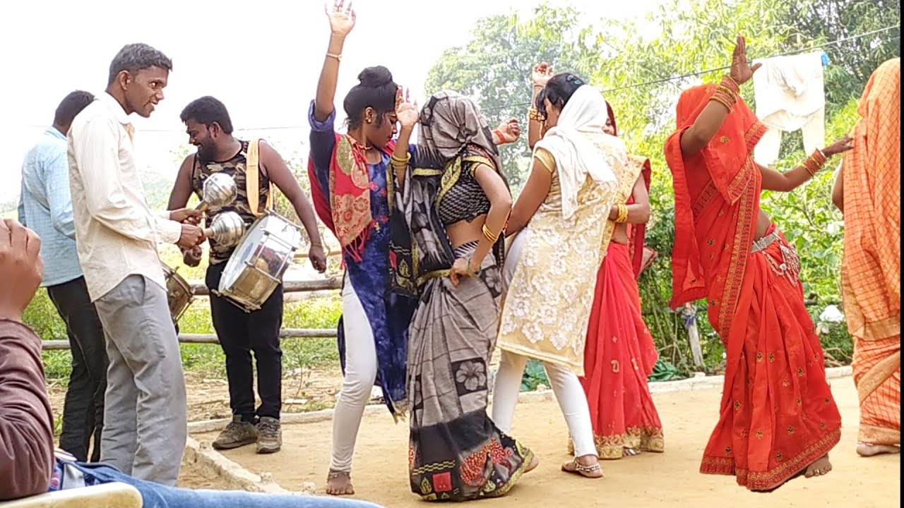अन्टियो का बघेली बैंड बाजा देसी बघेली डांस जरुर देखे (Praphull Mastigrup) Desi band Baja dance rewa