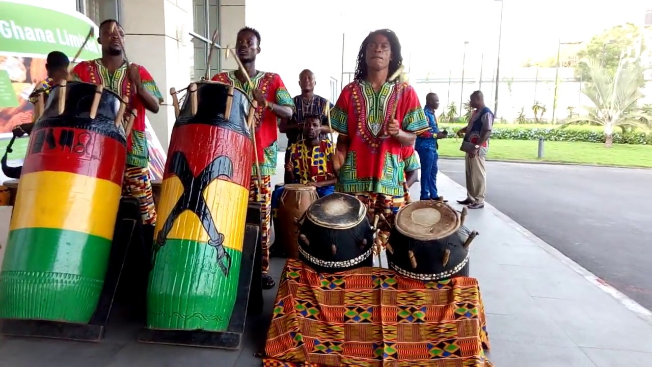 Obonu Drumming Display by Djoomo Dance Theater at Kimpenskii Hotel Accra
