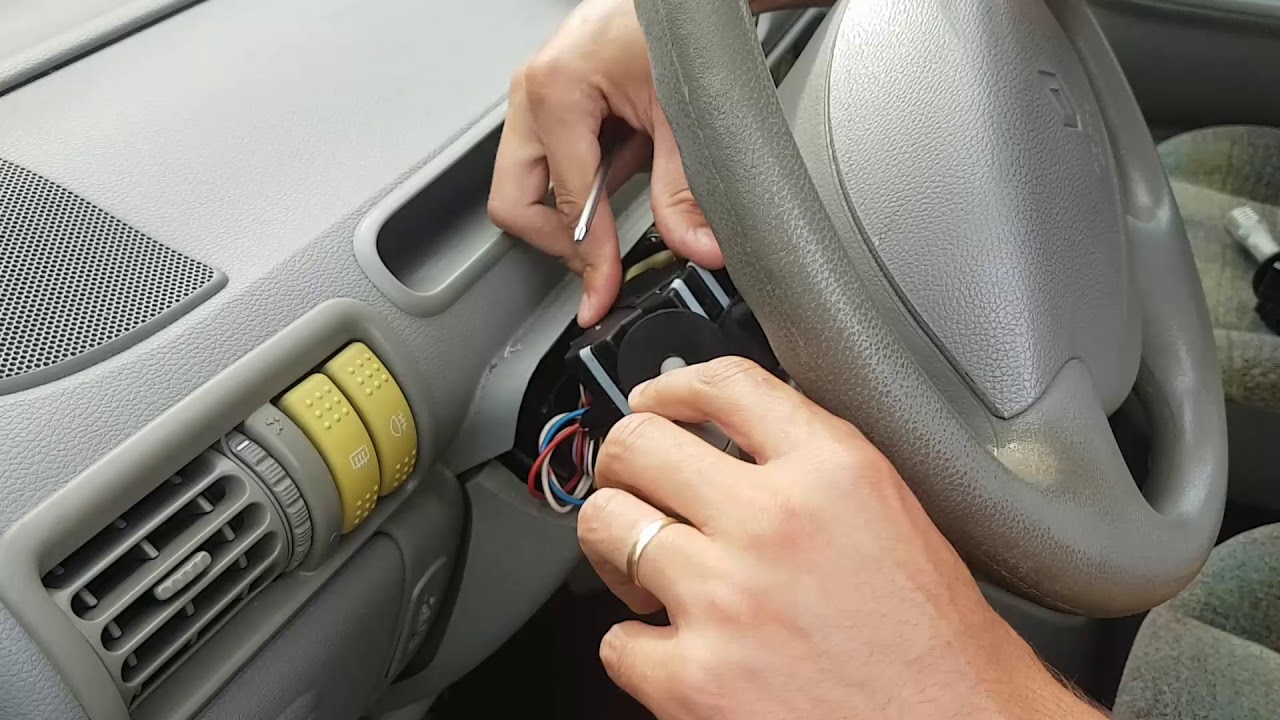 Remise en état Twingo : Episode 3 Remplacement du commodo de phare