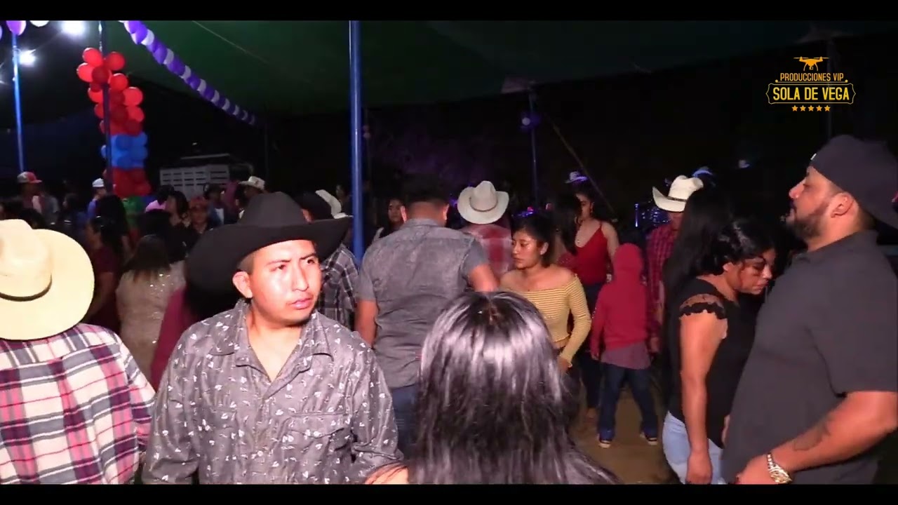 Baile en el Cuajinicuil Tlacotepec con la Familia Diaz Leon
