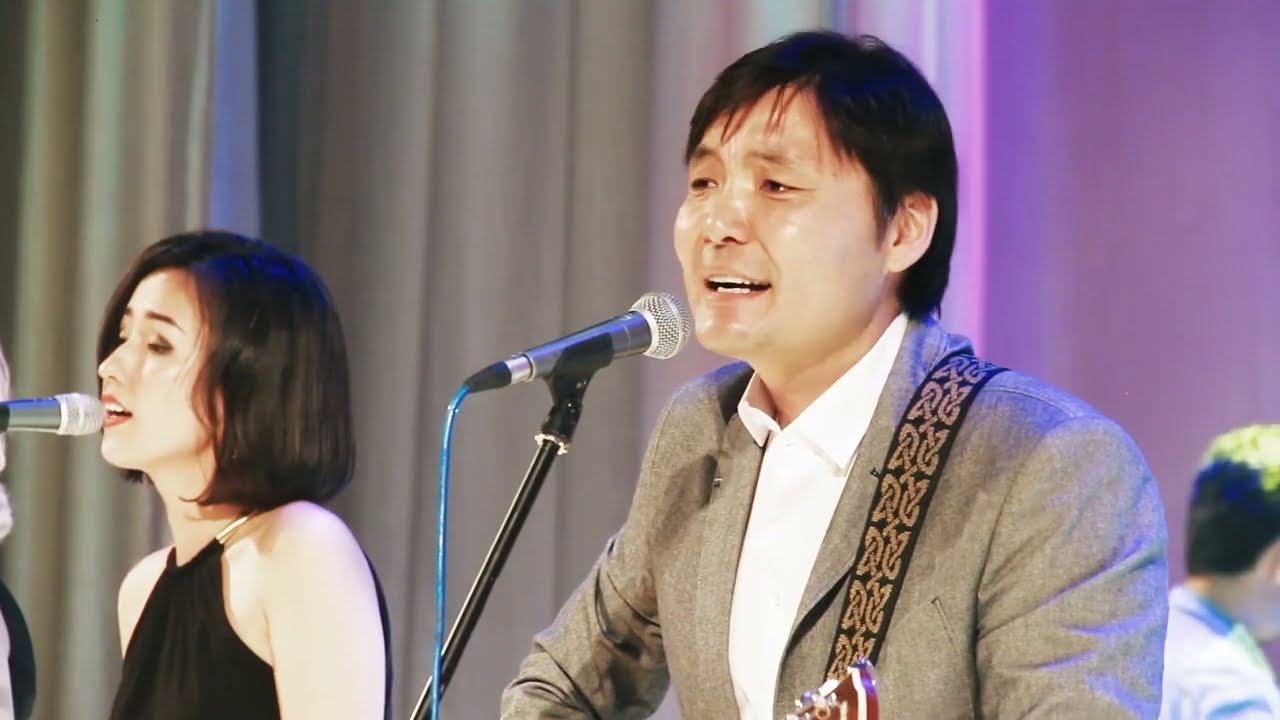 Дуучин Буянаа  Анхны бие даасан тоглолт