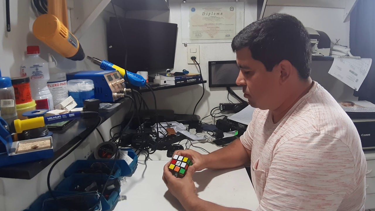 Resolvendo Cubo M&aacute;gico (Rubik Cube) em 72 Segundos!