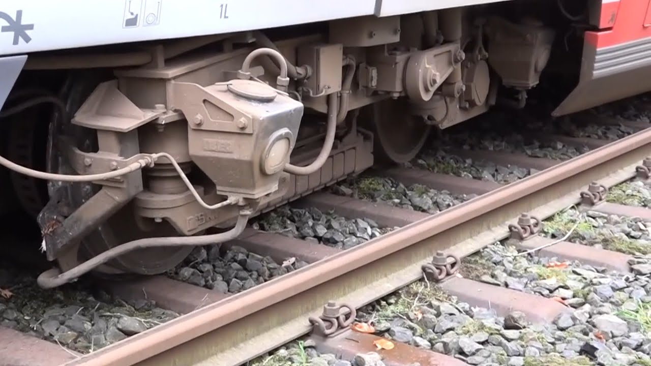 Inilah Yang Akan Dilakukan Jika Roda Kereta Api Keluar Dari Rel nya