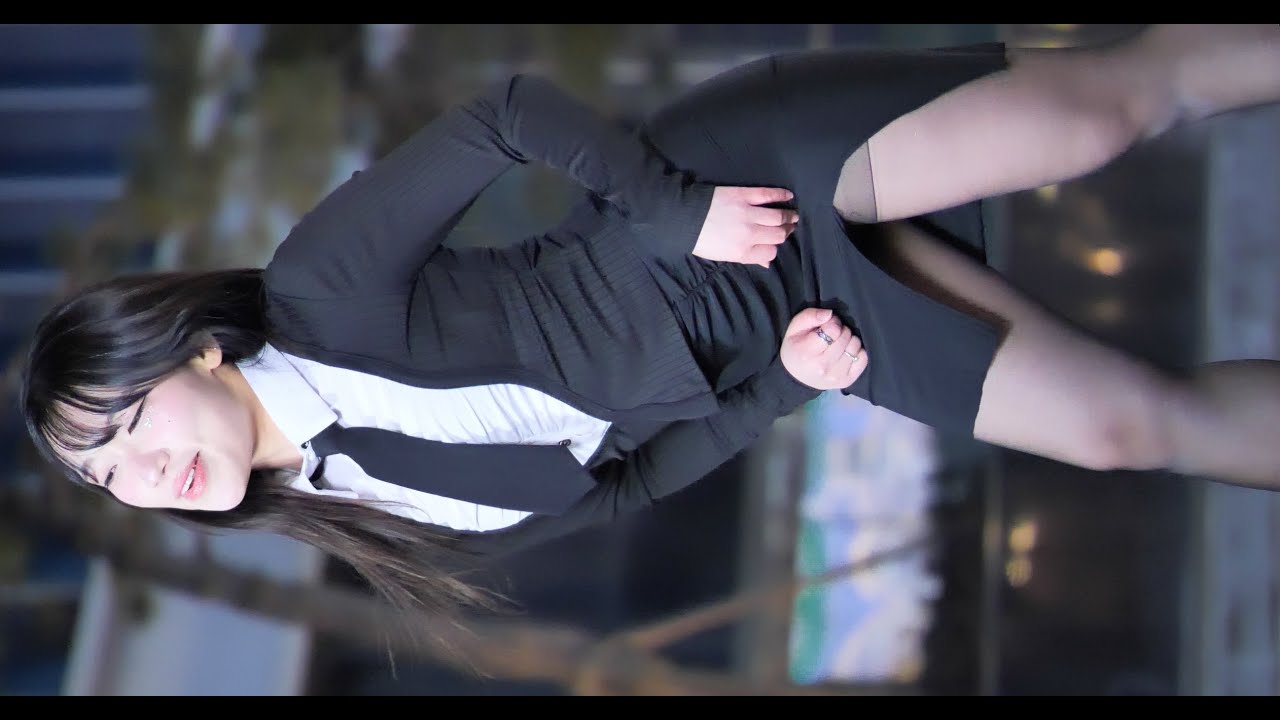 리바이브엑스 REVIVE X 윤정 - 프로미스나인 Miniskirt 짧은치마 NG컷 @신촌버스킹 (26.02.01)