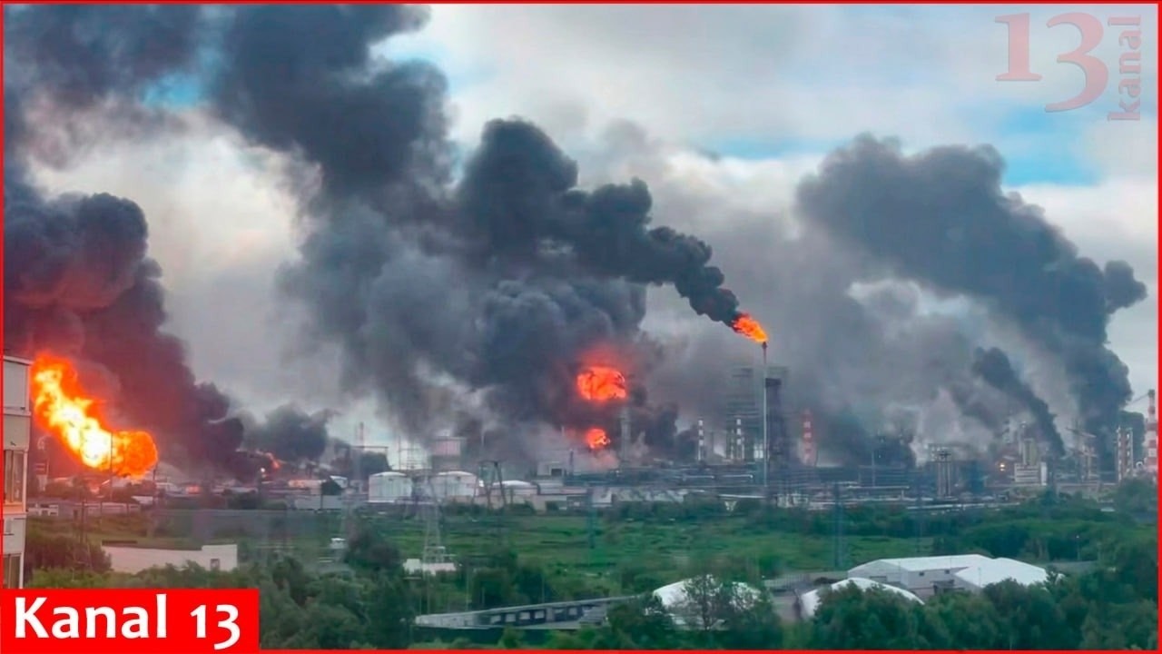 Пожар на московском нефтеперерабатывающем заводе усиливается после массированной атаки украинских...