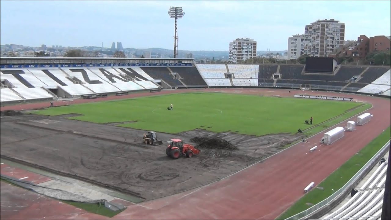 Rekonstrukcija trave na stadionu Partizana u Humskoj