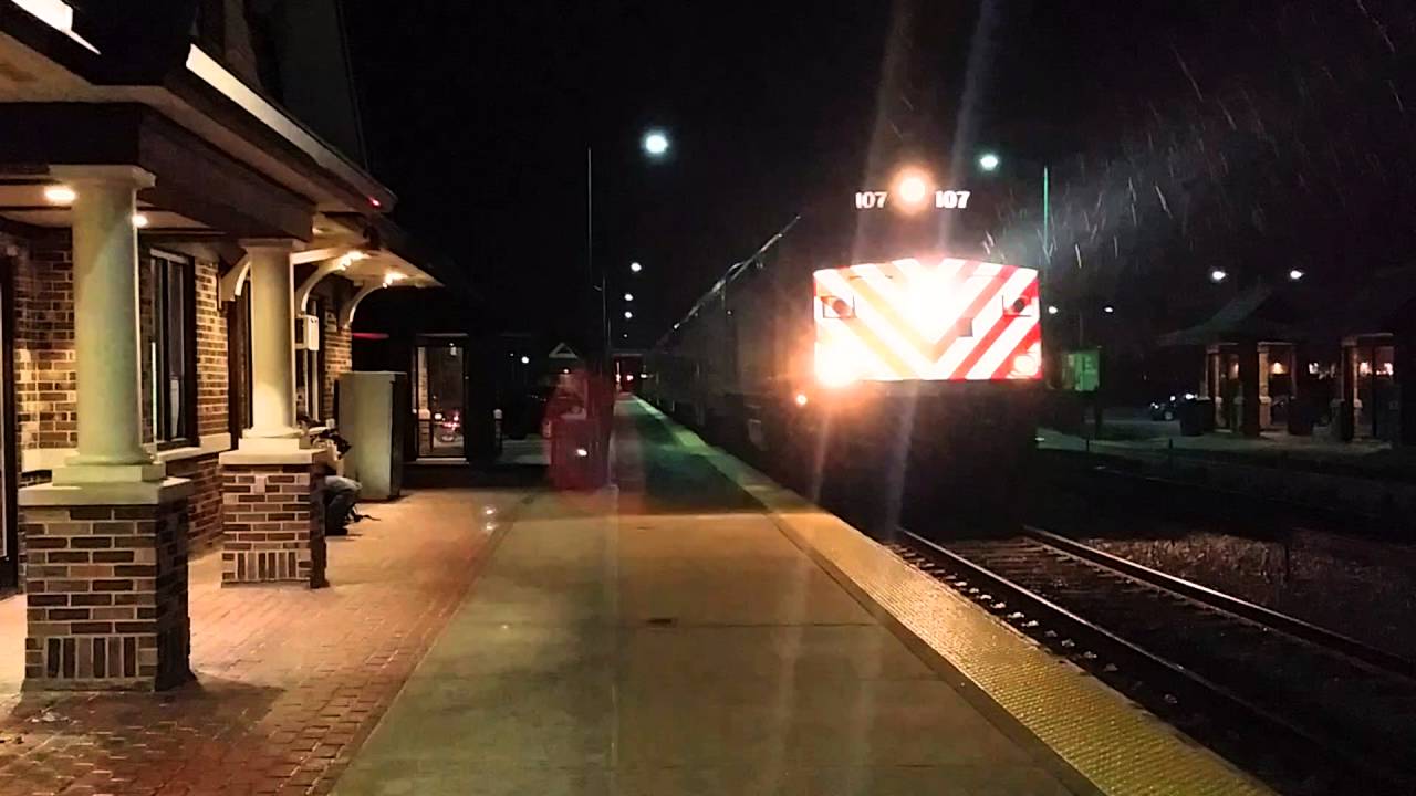 Metra F40PH 107 leads MDNL train number 2155 through Grayslake on 4/21/16