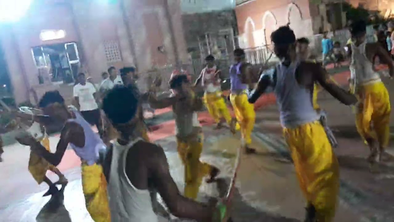 ଶ୍ରୀ ଜଗନ୍ନାଥ ମନ୍ଦିର ପୁରୀ ରେ ଲକ୍ଷ୍ମୀନାରାୟଣ ଲଉଡ଼ି ସଂଘ ସିଂହ ଦ୍ଵାର ସମ୍ମୁଖରେ ସମୁଖ ରେ ଲଉଡ଼ି ନୃତ୍ୟ କରୁଥିଲେ