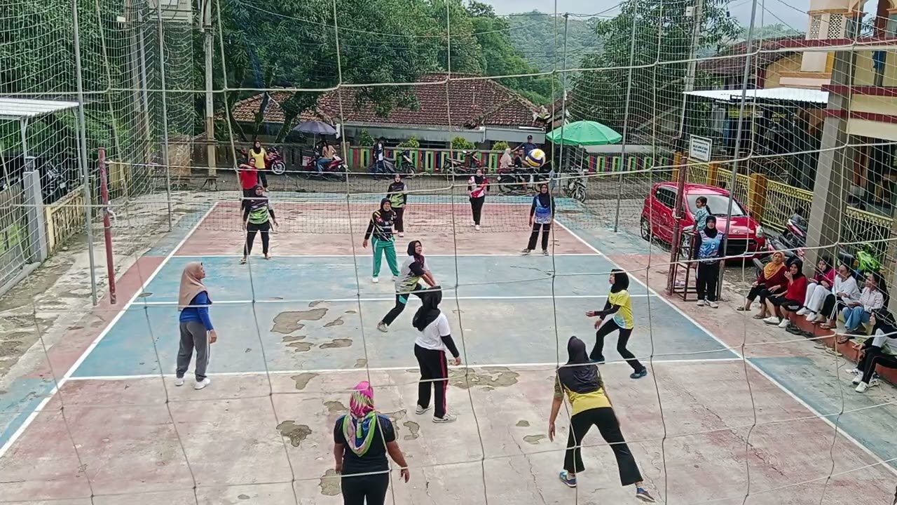 Ada Bocah gangguin‼️Di balik emaknya yang hobby voli #volleyball #emakemakvoli #berbagirezeki 