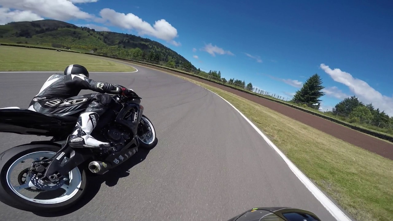 Aprilia RS250 vs GSXR600RR - Ends in High Side