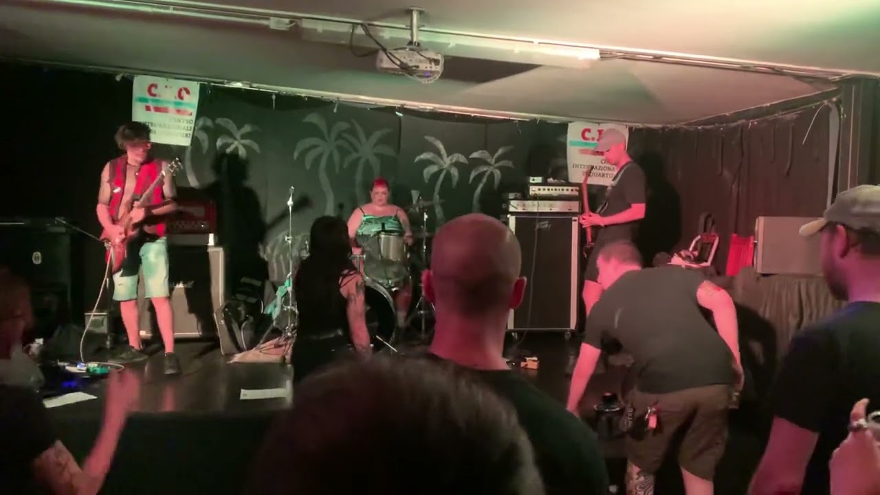 Lucta- Tutto scompare (live CIQ Milano)