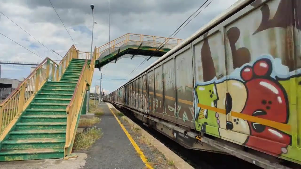 fret SNCF en gare de Gerzat bb 26231 b&eacute;ton + couvert et b&acirc;ch&eacute;.