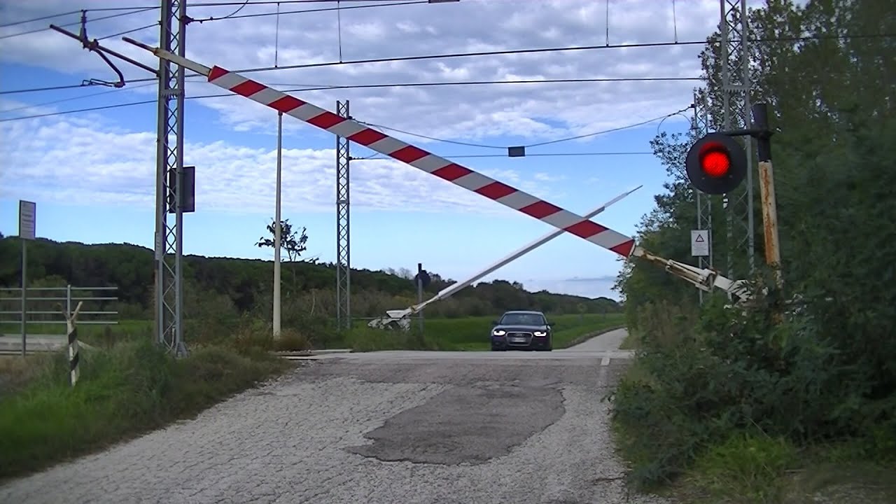 Spoorwegovergang Ravenna (I) // Railroad crossing // Passaggio a livello