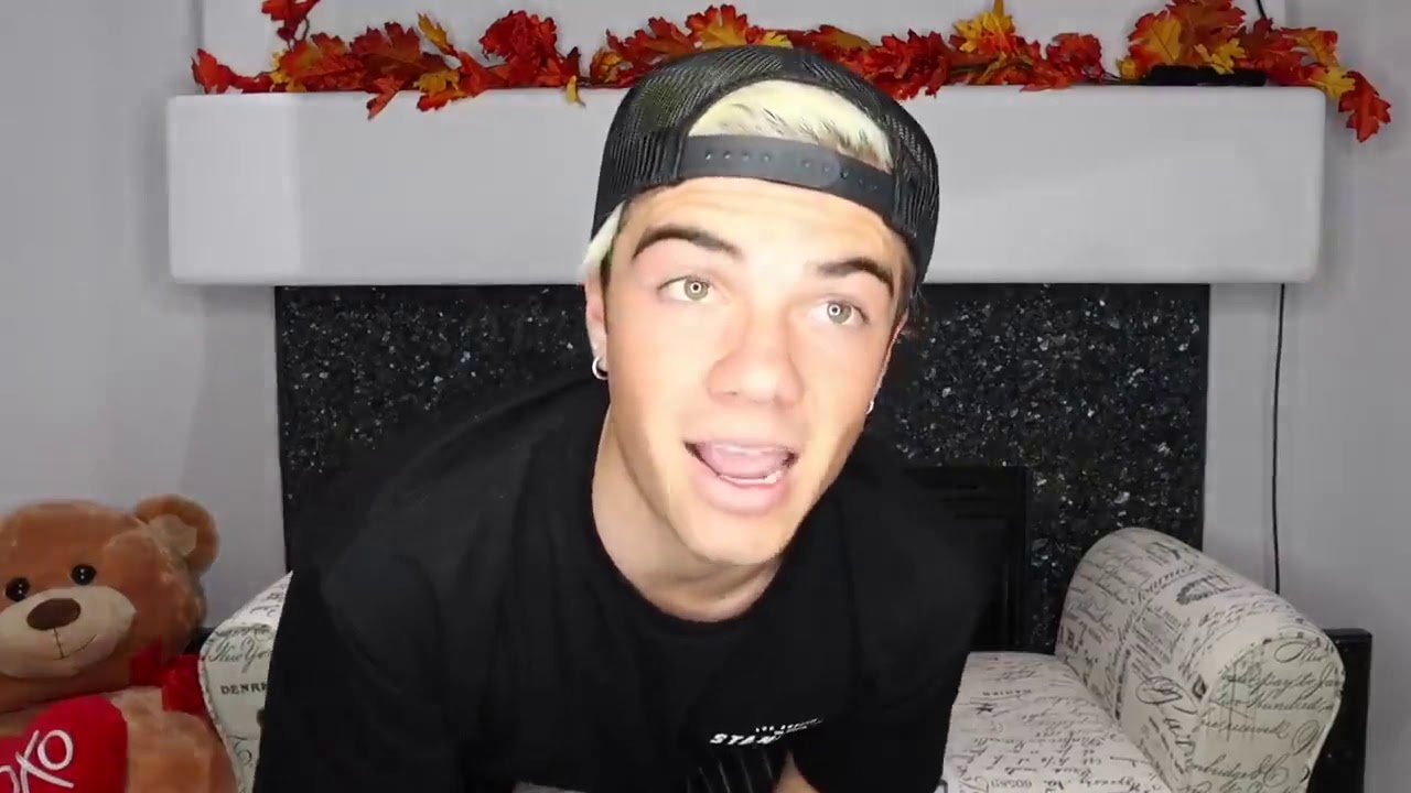 Jordan Beau! Ordering Halloween Costumes Blindfolded...