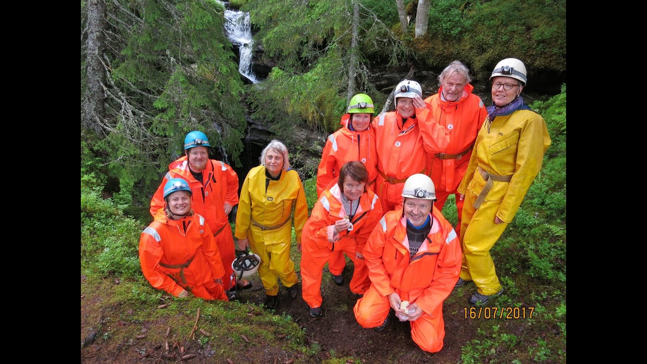 Guidet tur i Jettegrytegrotta i Ogndal.