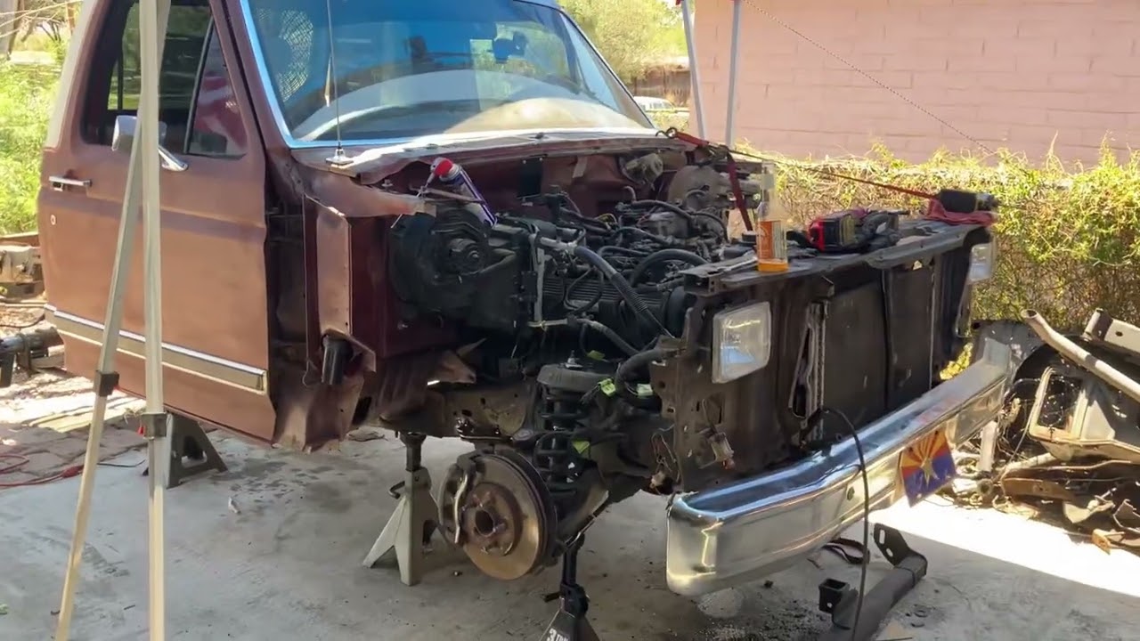 F100 CrownVic swap! Motor is in and running! Loose bolt causing ground issues!