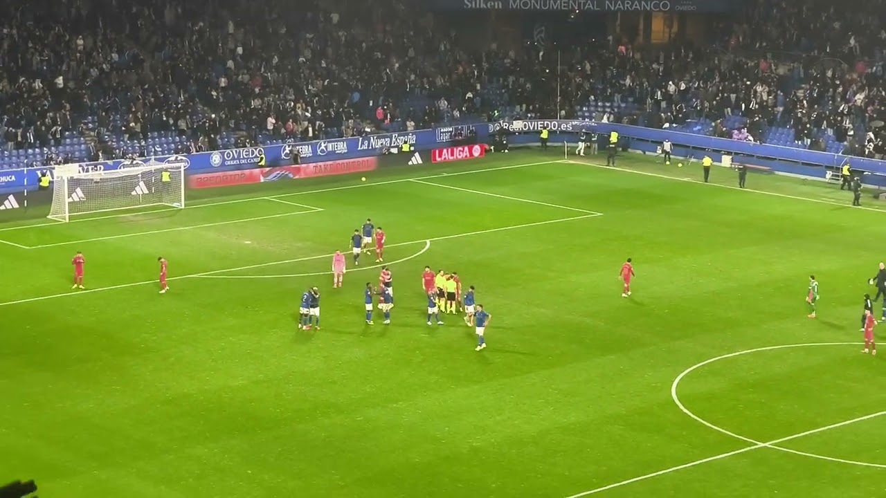 Real Oviedo 1 - Valencia C. F. 0; final del partido y despedida al equipo. 