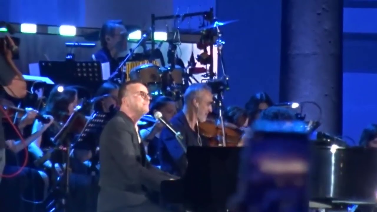 Gigi D’Alessio - Le Mani @ Piazza Plebiscito - Napoli