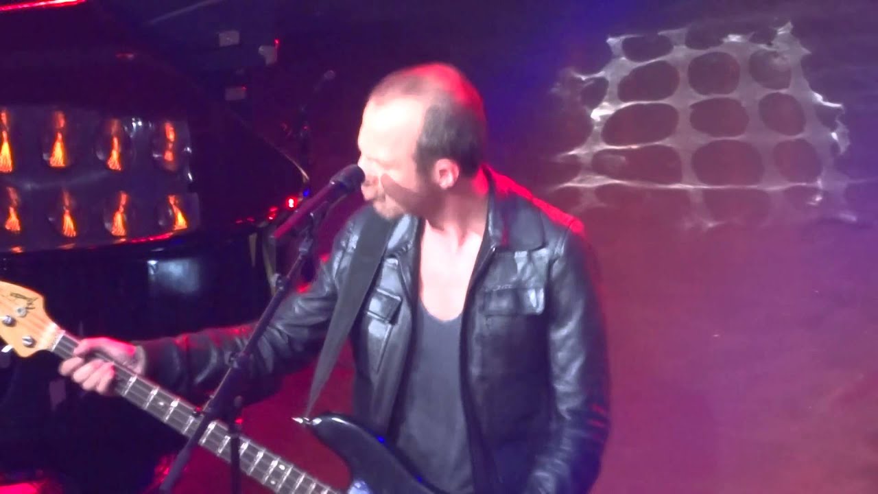 Calogero - Un jour au mauvais endroit (Live @ Folies Bergeres)