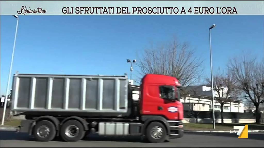 Gli sfruttati del prosciutto a 4 euro l'ora