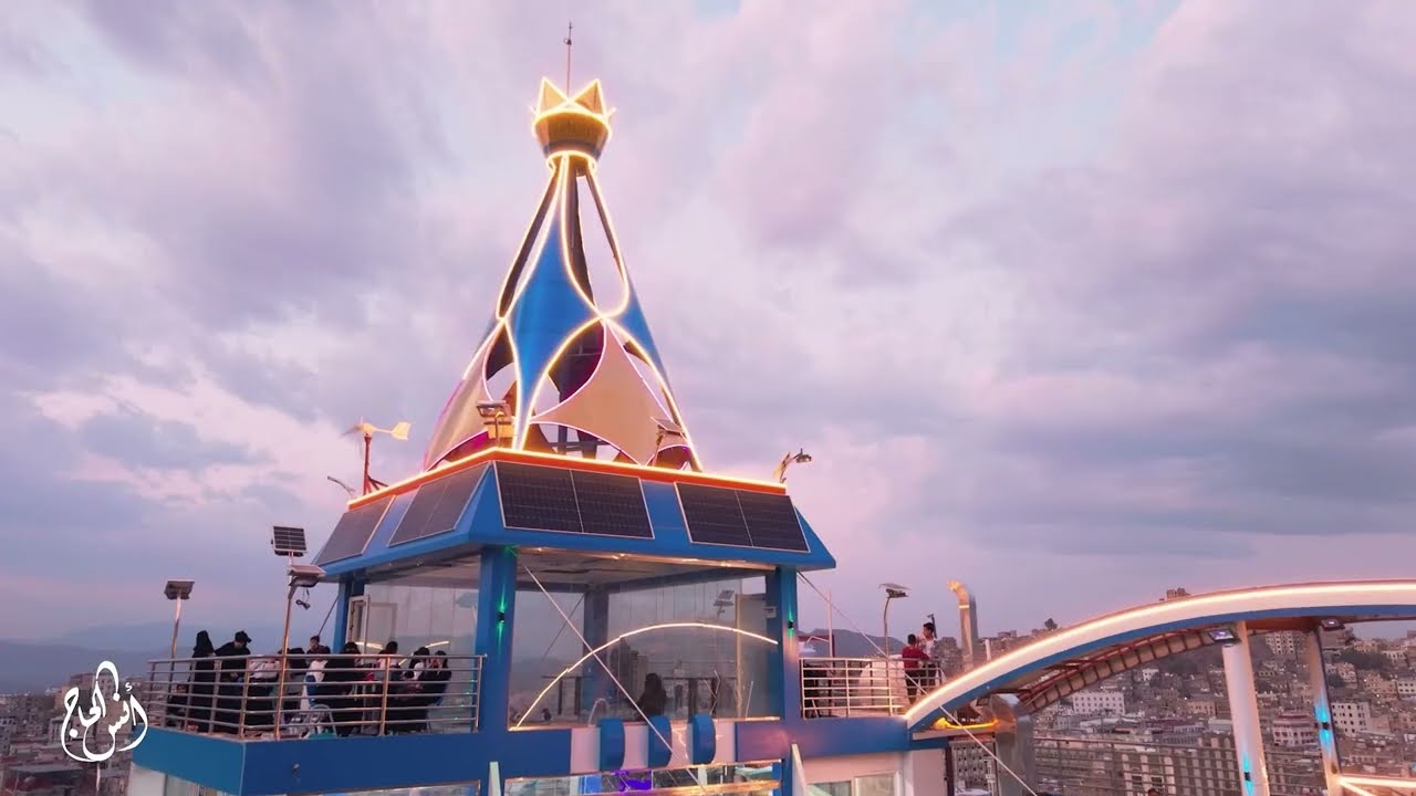 مكان ولا بالأحلام! استراحة معلّقة تطل على مدينة تعز 😍 – #تعز #اليمن 🇾🇪