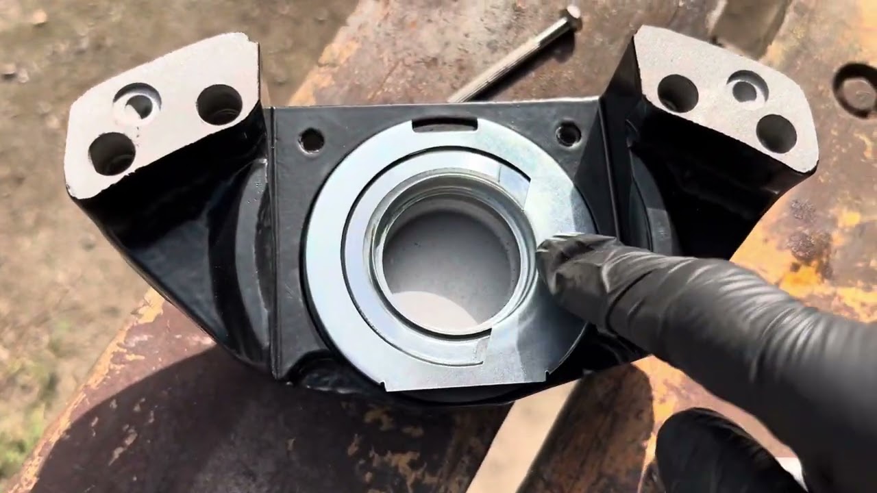 Mercedes R107 - How to rebuild brake calipers + pros and cons of powder coating vs painting.