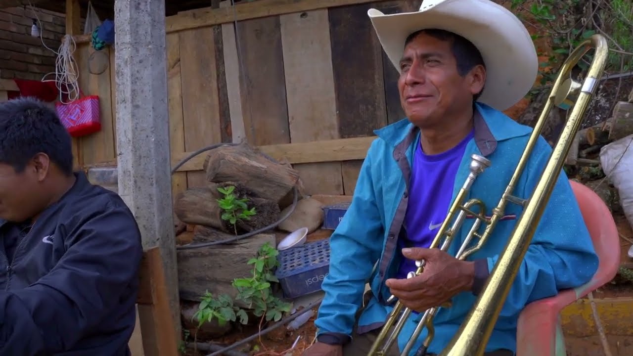 LA MUJER QUE QUIERO NO ME QUIERE, una hermosa cancion pero en versión Banda CON LA BANDA en OAXACA
