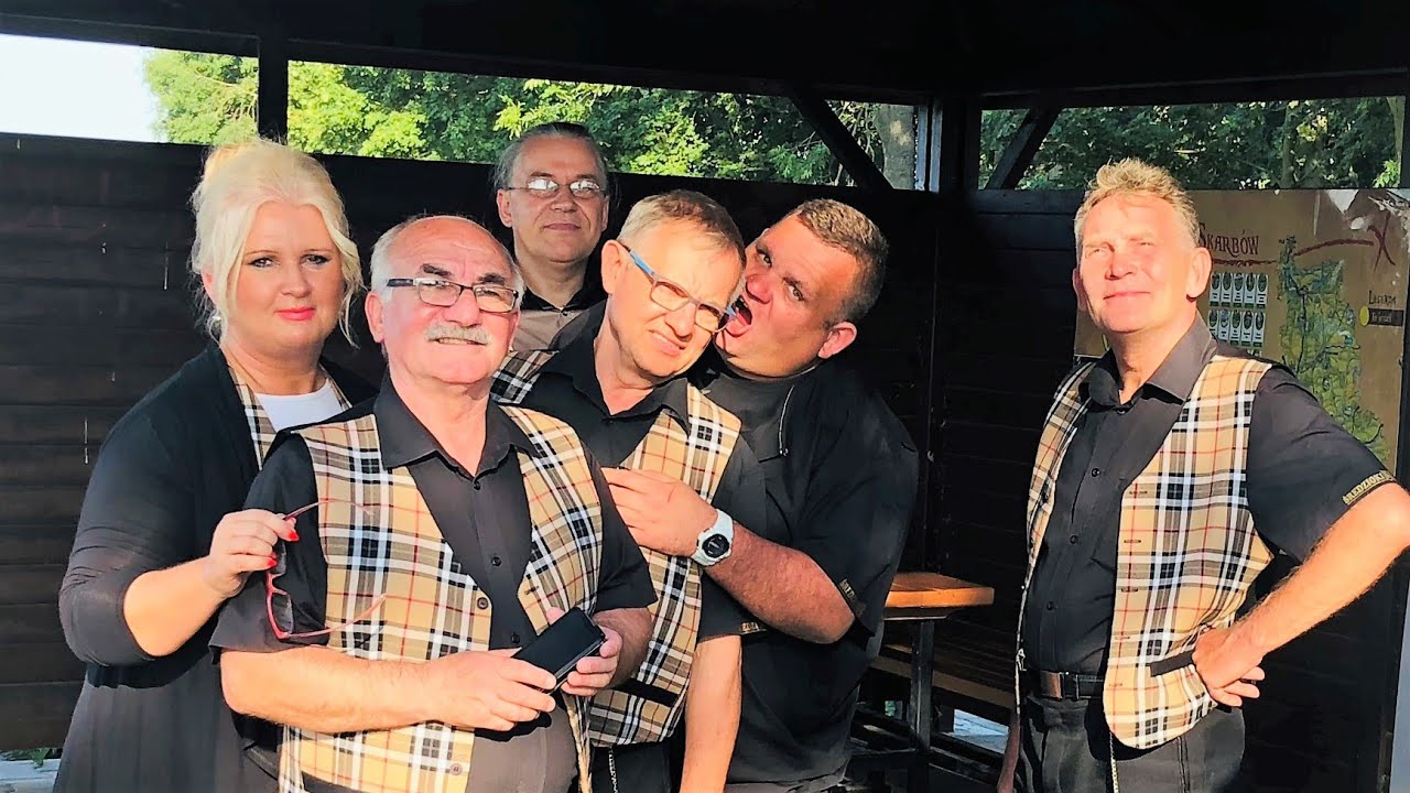 TRZY GODZINY MOKŁEM POD TWOIM OKNEM - Kapela Średzioki