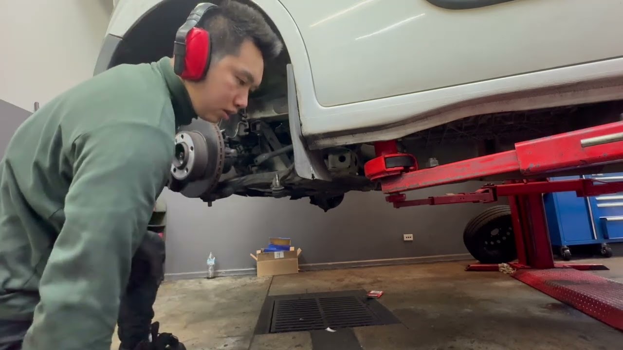 2014 Renault Master CV shaft and F Sway bar links replacement