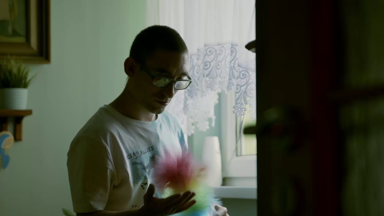 KTO CI BĘDZIE OKNA MYŁ? - film dokumentalny | ENG & PL SUBTITLES