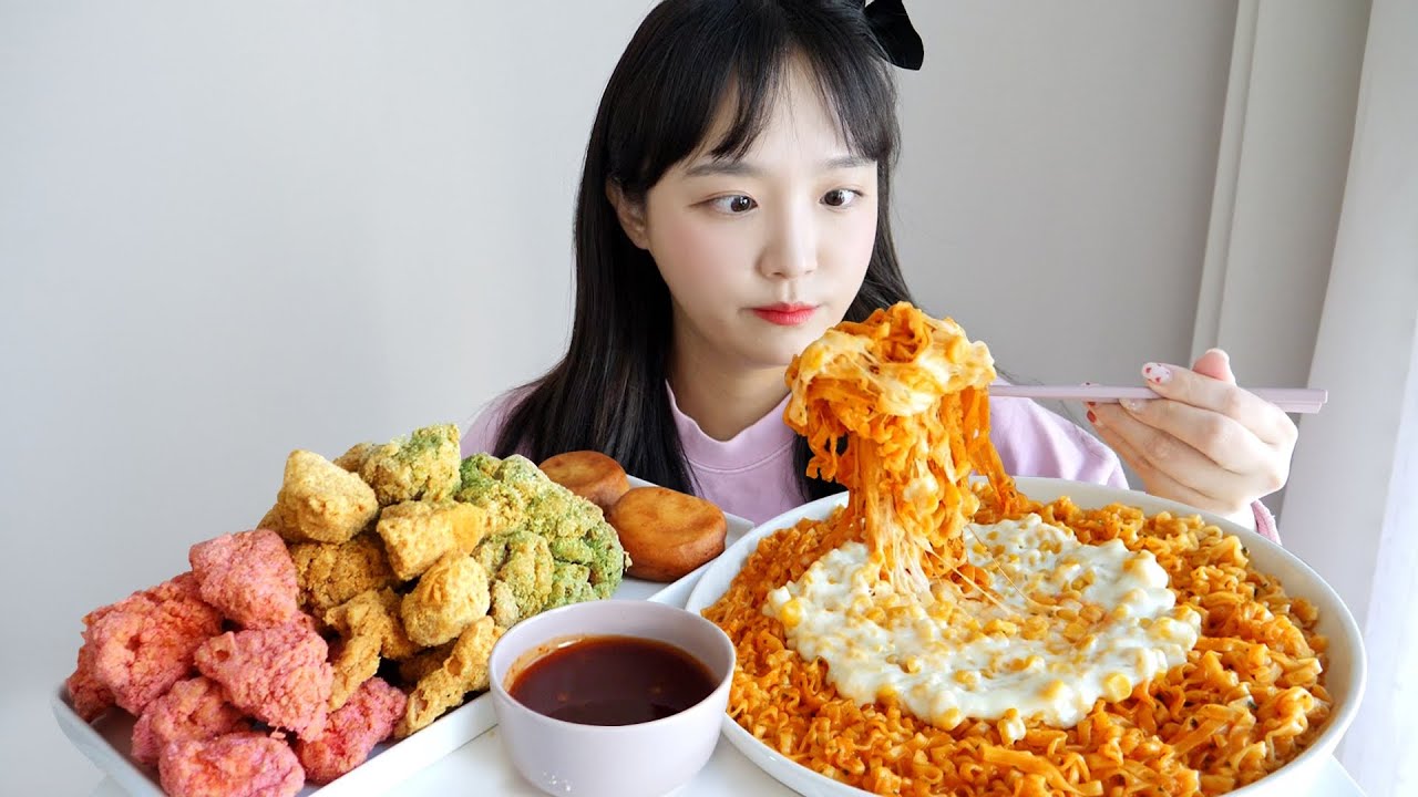 신호등치킨 콘치즈 까르보불닭 먹방🍓🍌🍈💝정말 이거 맛있게 먹는 사람 처음 보네!?는 나 자신🤤REALSOUND MUKBANG | Fire noodles,Chicken :D