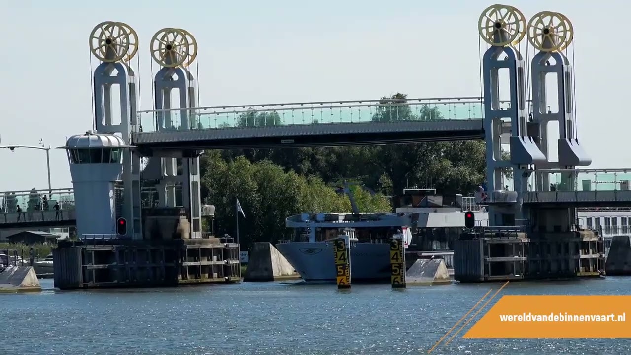 Cruiseschip Excellence Countess | IJssel | Binnenvaart | Shipspotting