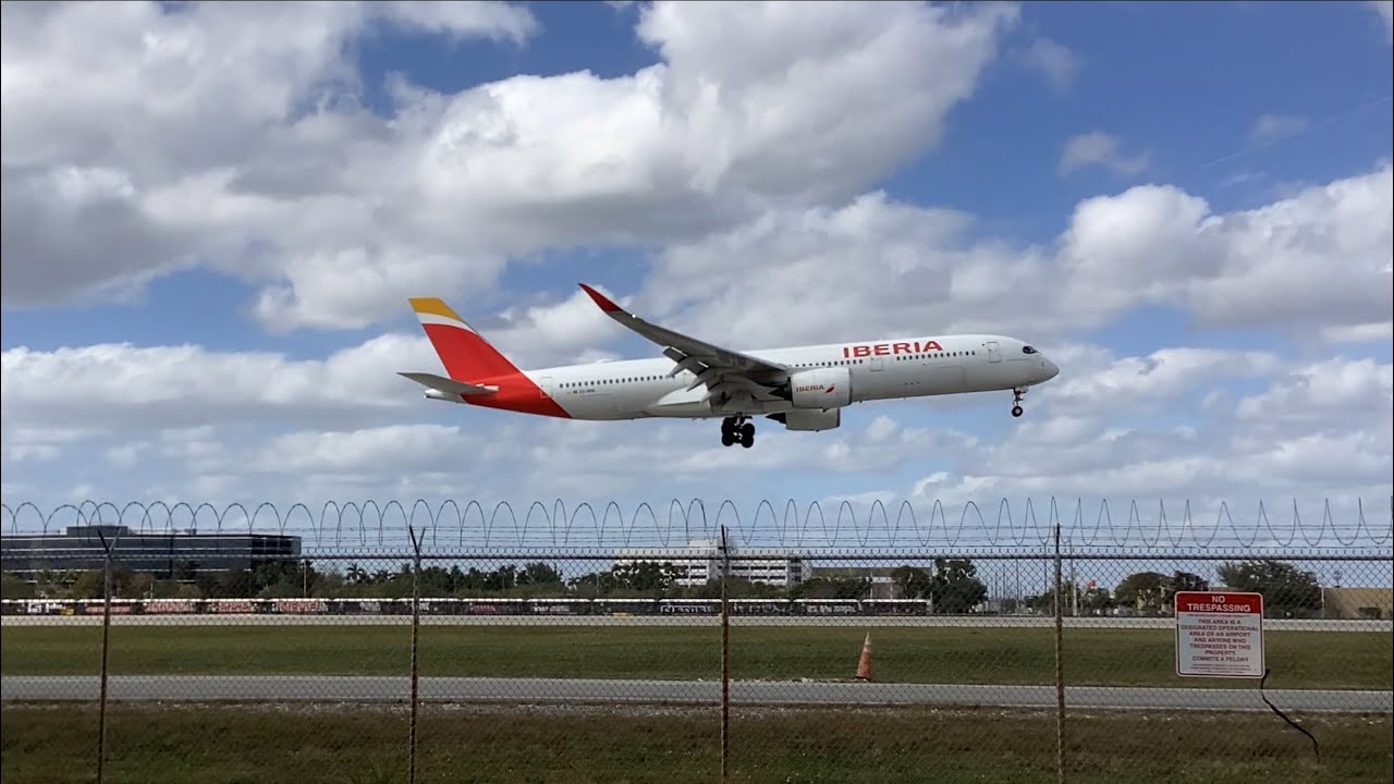 Iberia - Airbus A350 landing in Miami