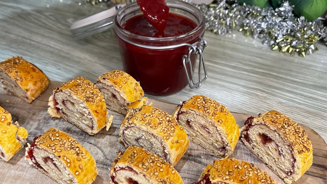 أسهل طريقة لتحضير معجون الفراولة 🍓 🍓و باش نزيد ندللكم بروسات زمنية رولي البشكوطو بالمعجون رووعة
