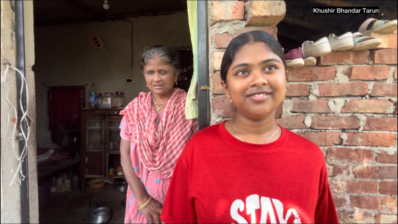 ১৫ বছর বয়সে বাবা হারা অন্ধ মাকে নিয়ে কিভাবে কাটছে জীবন !