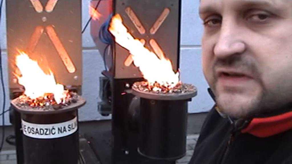 Palnik na ekogroszek w kotle Firmy Heiztechnik pokaz spalania w firmie Disan w Milan&oacute;wku