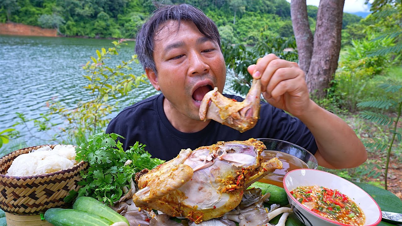ฉลองซึ้งใหม่ กับเมนู ไก่บ้านนึ่งสมุนไพร นานๆได้กินทีลำขนาดครับ -8-8-2022-