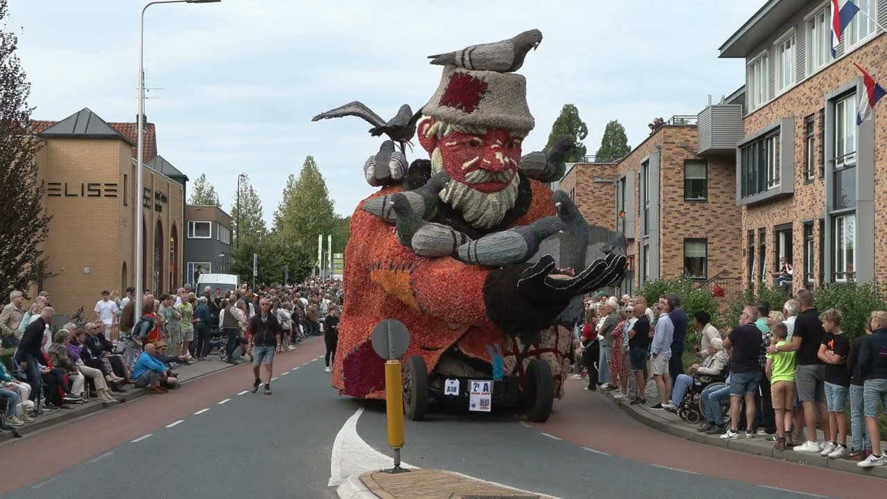 Optocht Bloemencorso Volksfeest  Winterswijk 31 augustus 2024 Volksfeest Winterswijk Gld NL