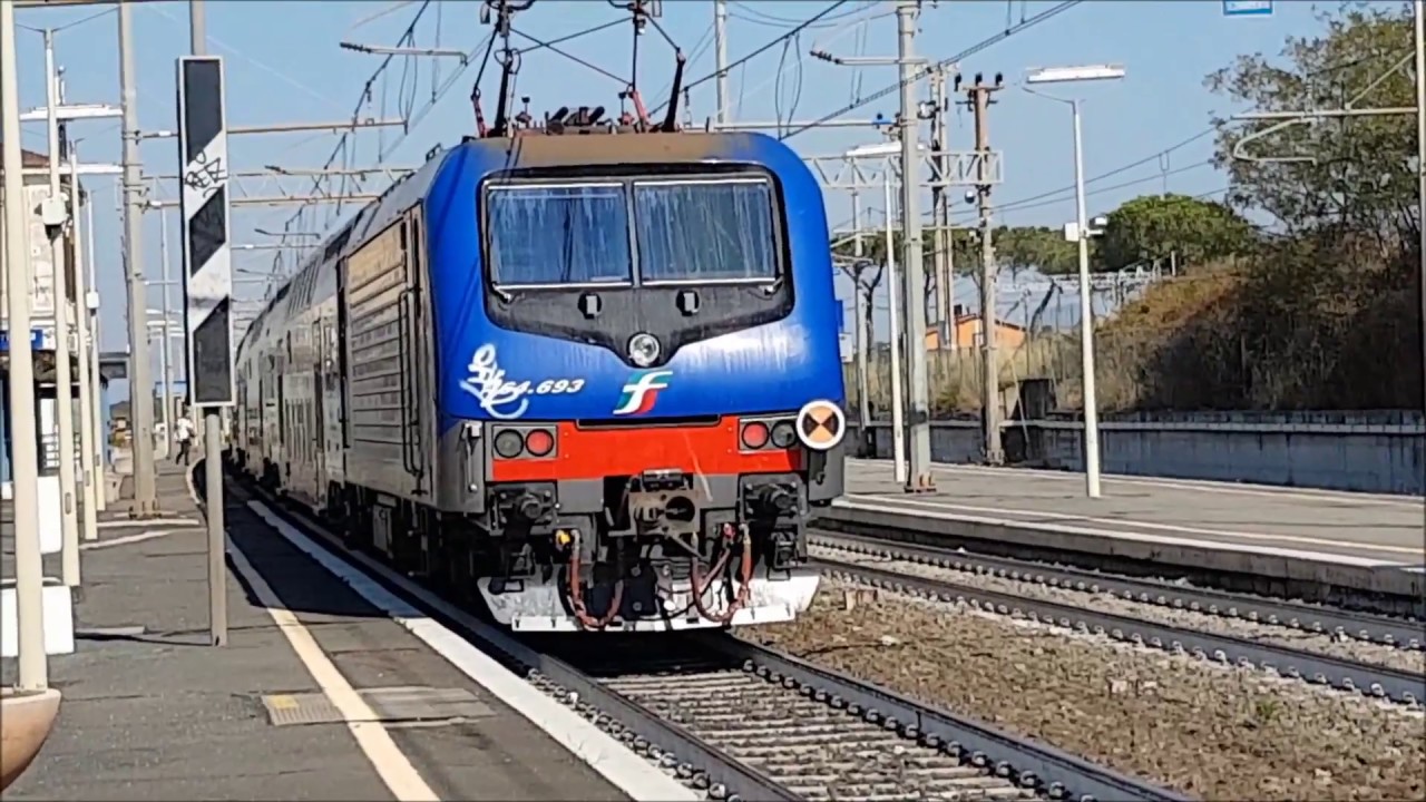 [New] Roma Stazione di Torricola. 2 x passaggio treni Vivalto e partenza merci. Trenitalia.