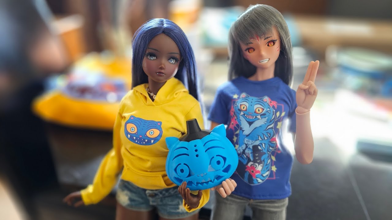 Распаковка коробки с одеждой для SmartDoll от Stardreamer Studios.