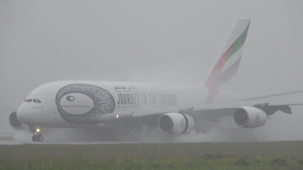 EMIRATES A380 SAFE LANDING DURING HEAVY RAIN
