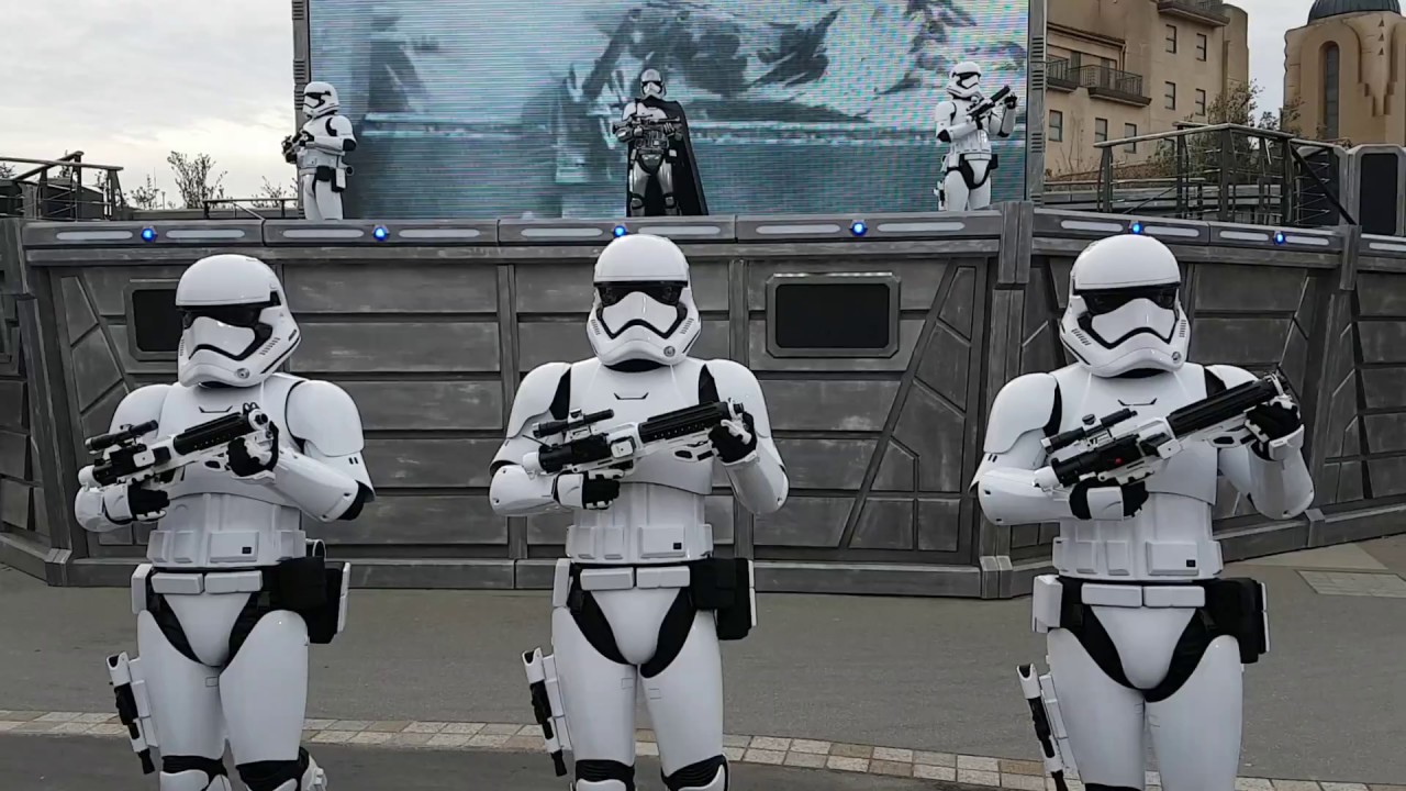 Disneyland Paris - Season of the force - Star Wars: First Order march & a galaxy far, far away.