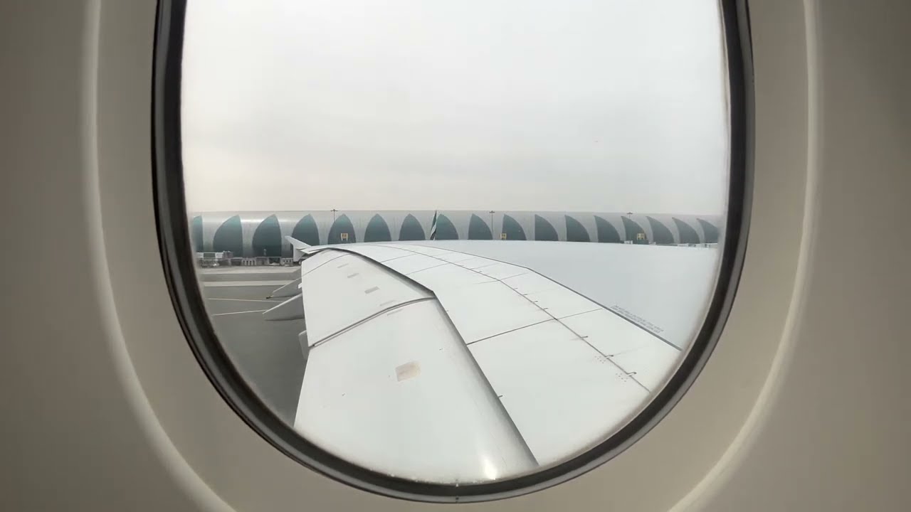 4K | An Emirates A380 Flight from Dubai to London Heathrow