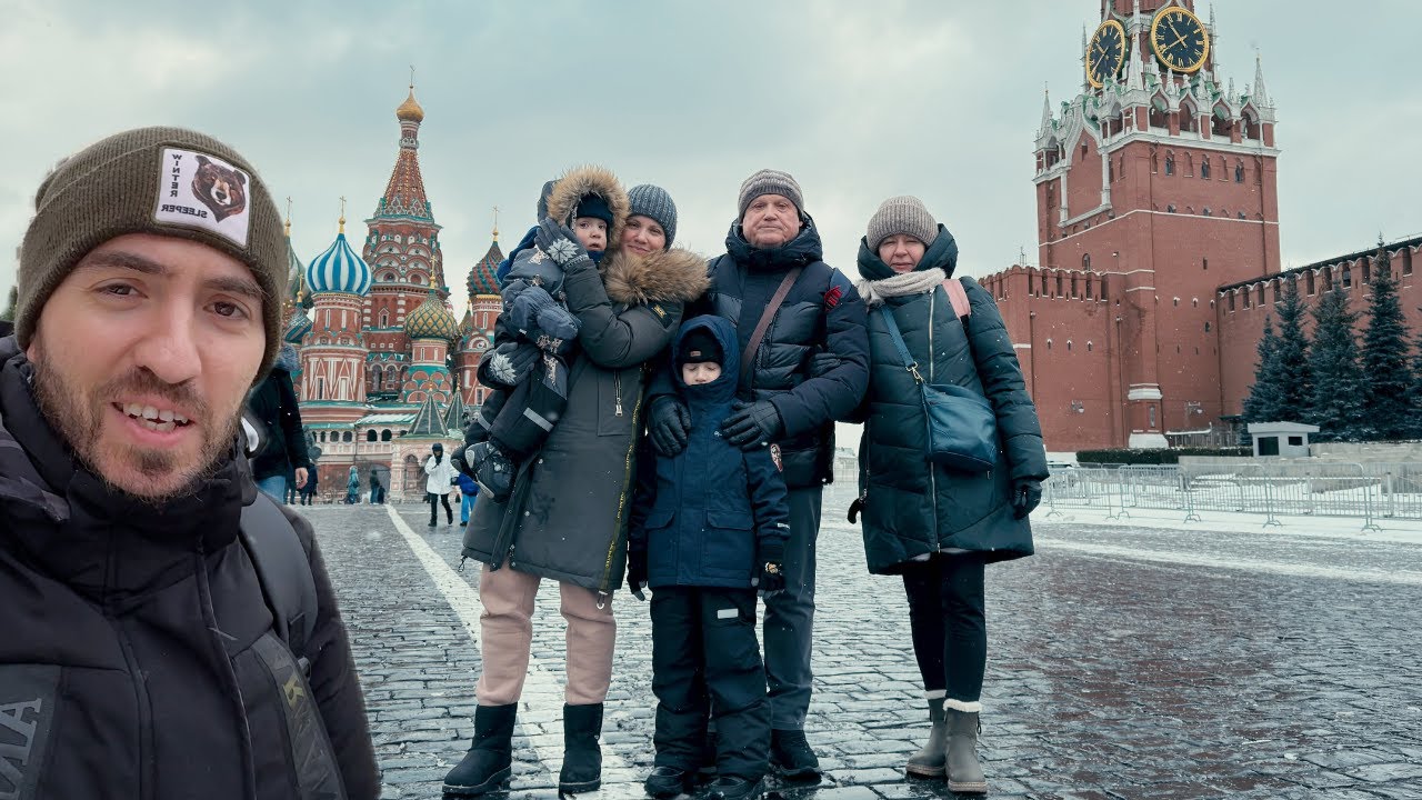 Cu familia in Moscova la Piața Roșie. Ninge frumos, primul episod. Tren, metrou, mancare si cazare.