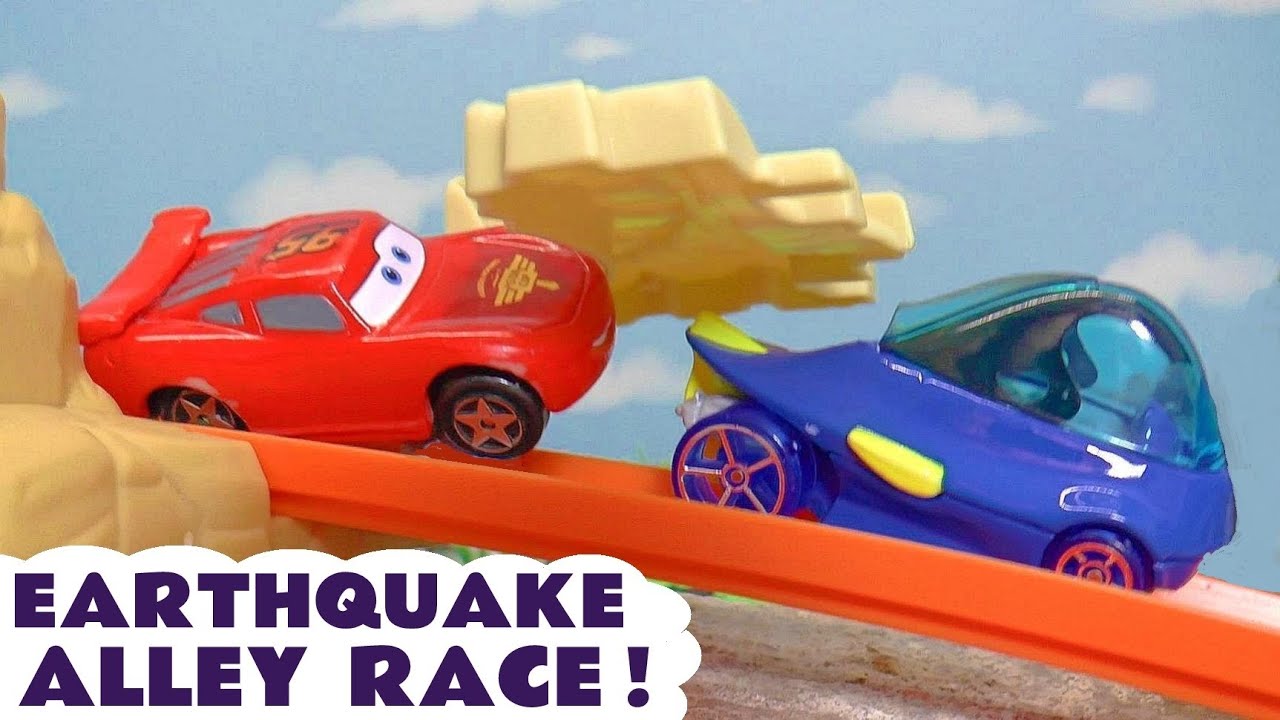 Cars Earthquake Alley Challenge With Lightning McQueen And Funny Funlings