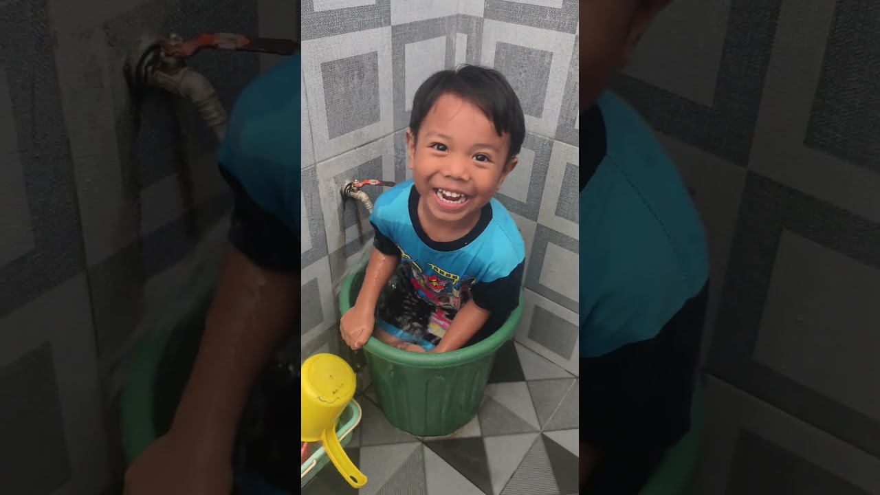 Dean mandi di ember 😭