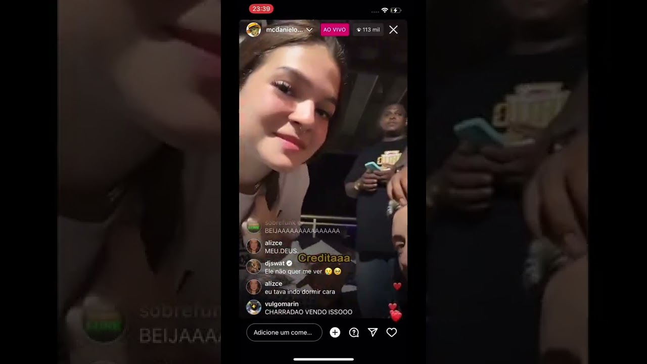 MC DANIEL E MEL MAIA SE BEIJA EM LIVE