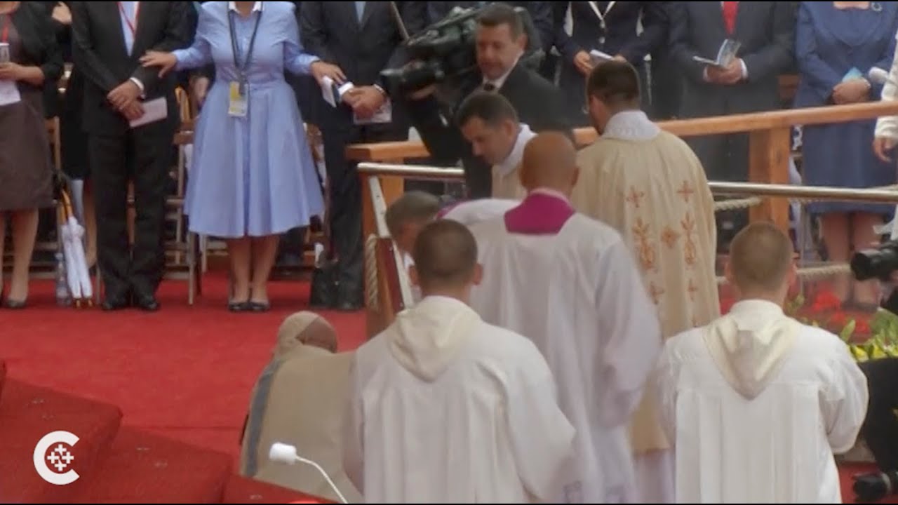 Pope falls in Poland, is not hurt